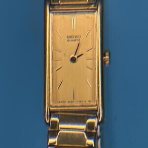 Seiko 2E20-5239 Women’s Gold Plated quartz tank watch Original Band